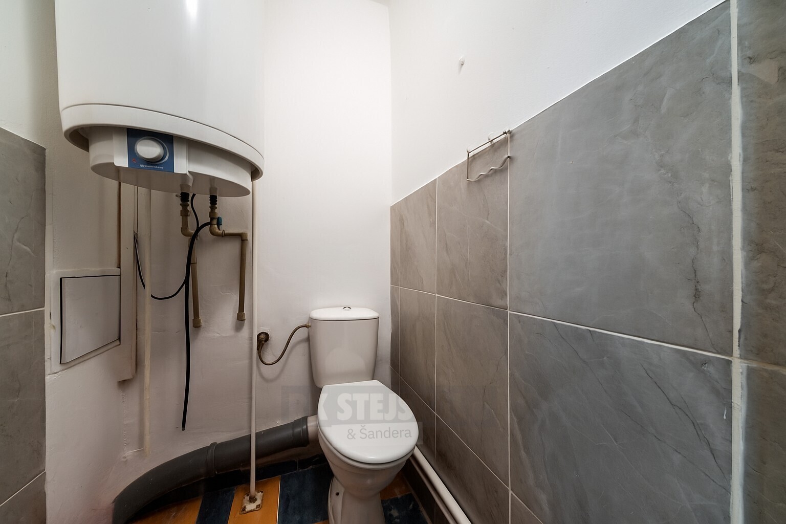záchod.jpg