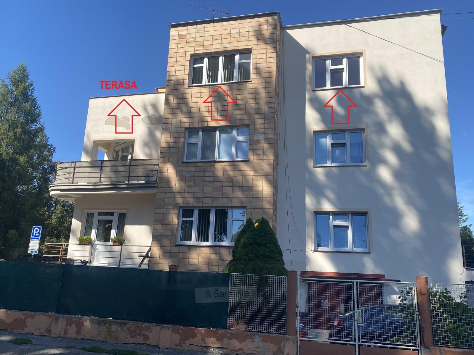DŮM S OZNAČENÍM BYTU.jpg