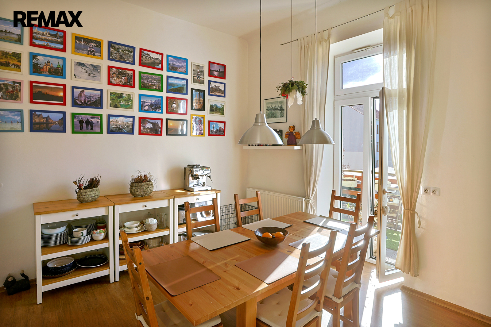 Kuchyně se vstupem na terasu