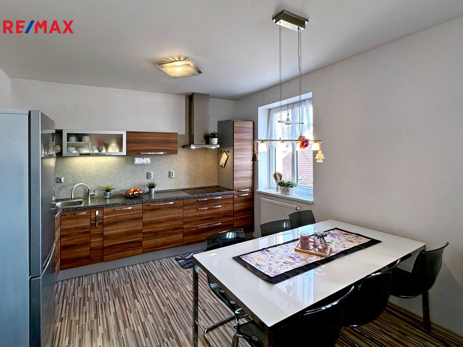 Obývací pokoj + kk