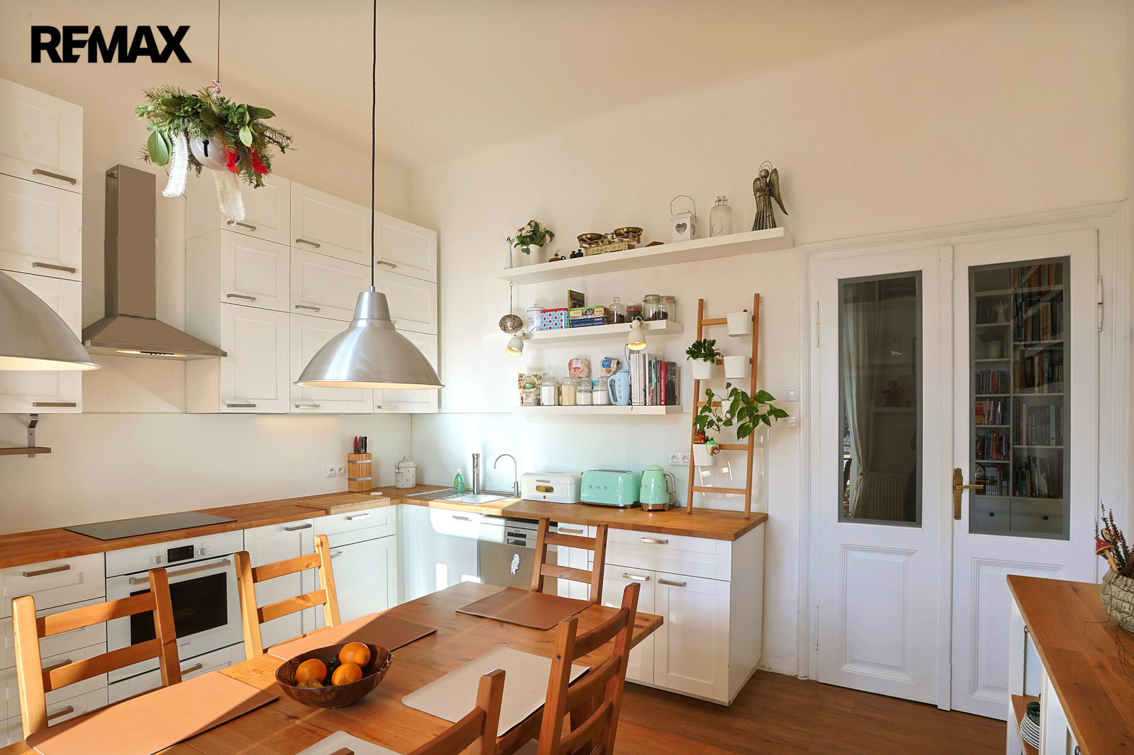 Kuchyně se vstupem na terasu