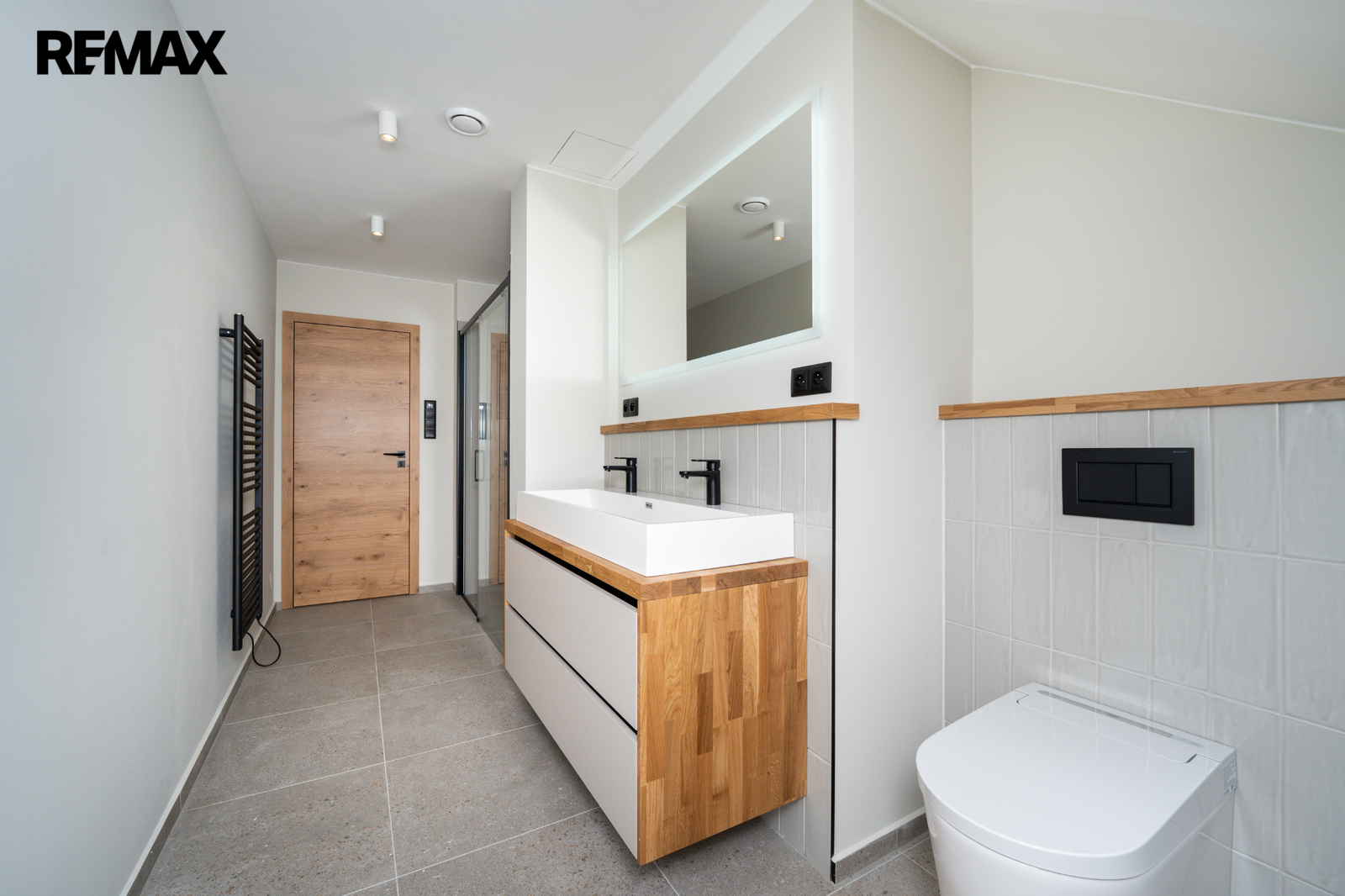 Samostatná koupelna u pokojů