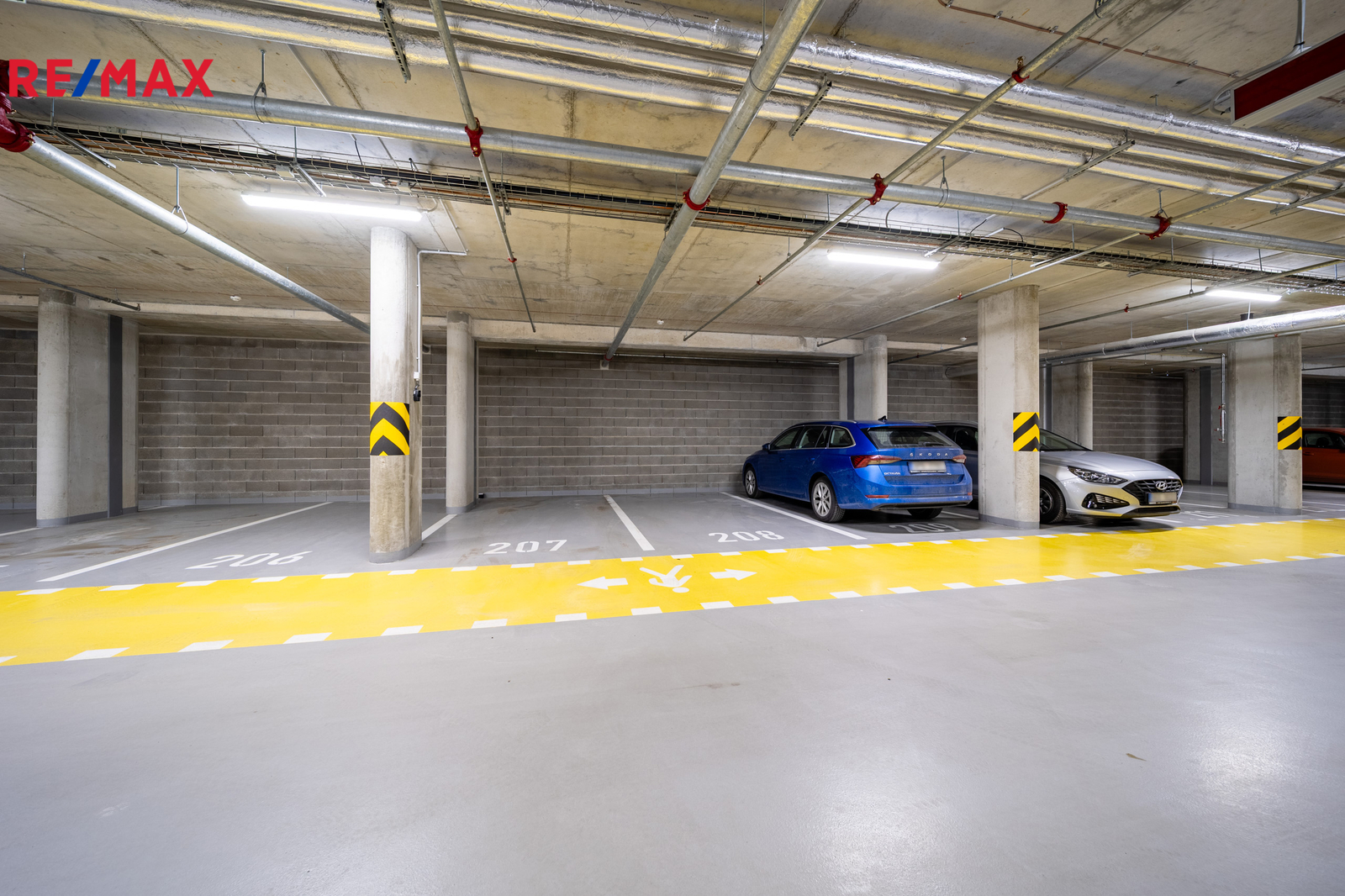 2 parkovací stání k dispozici