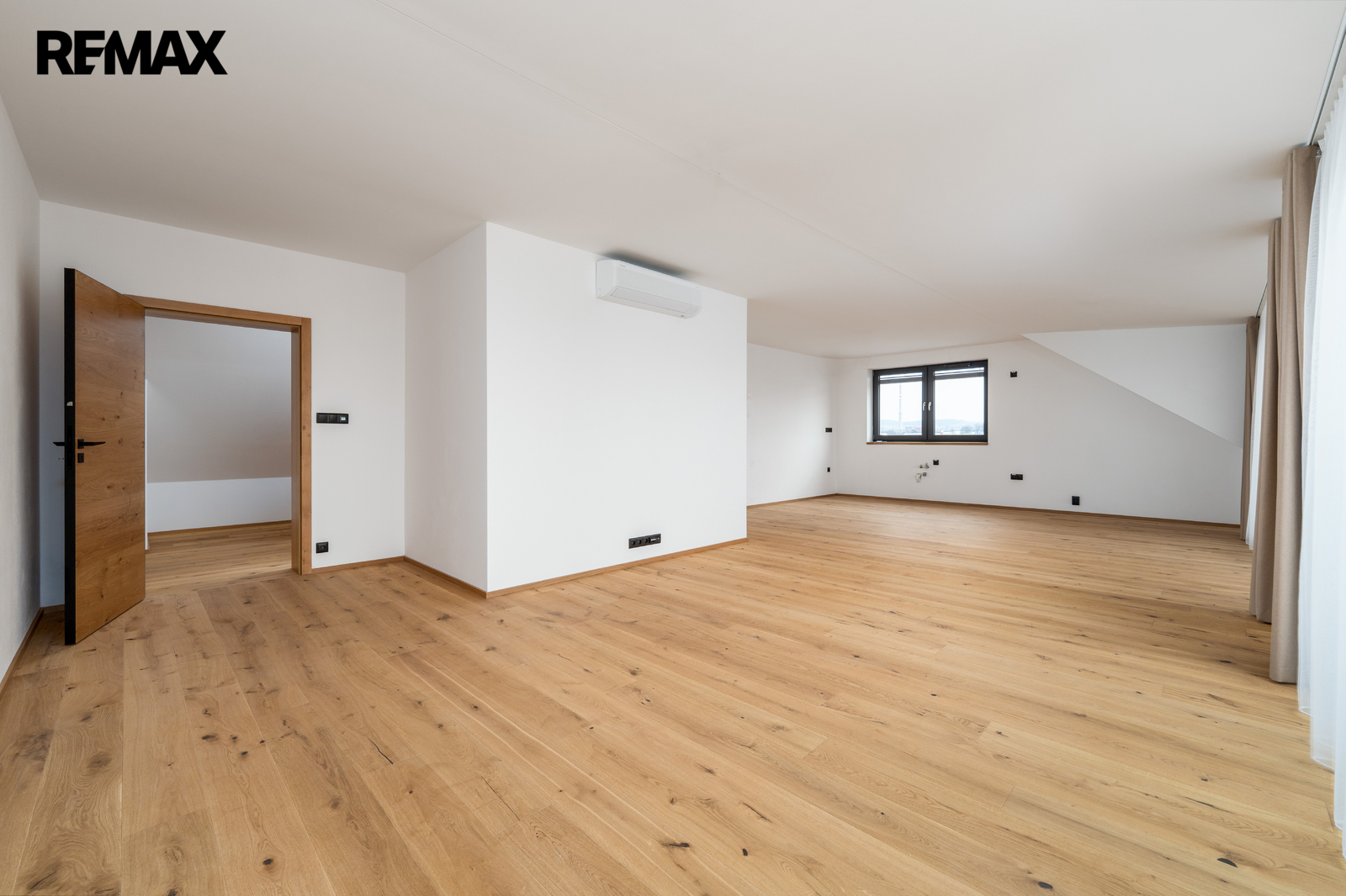 Okno z kuchyně na východ