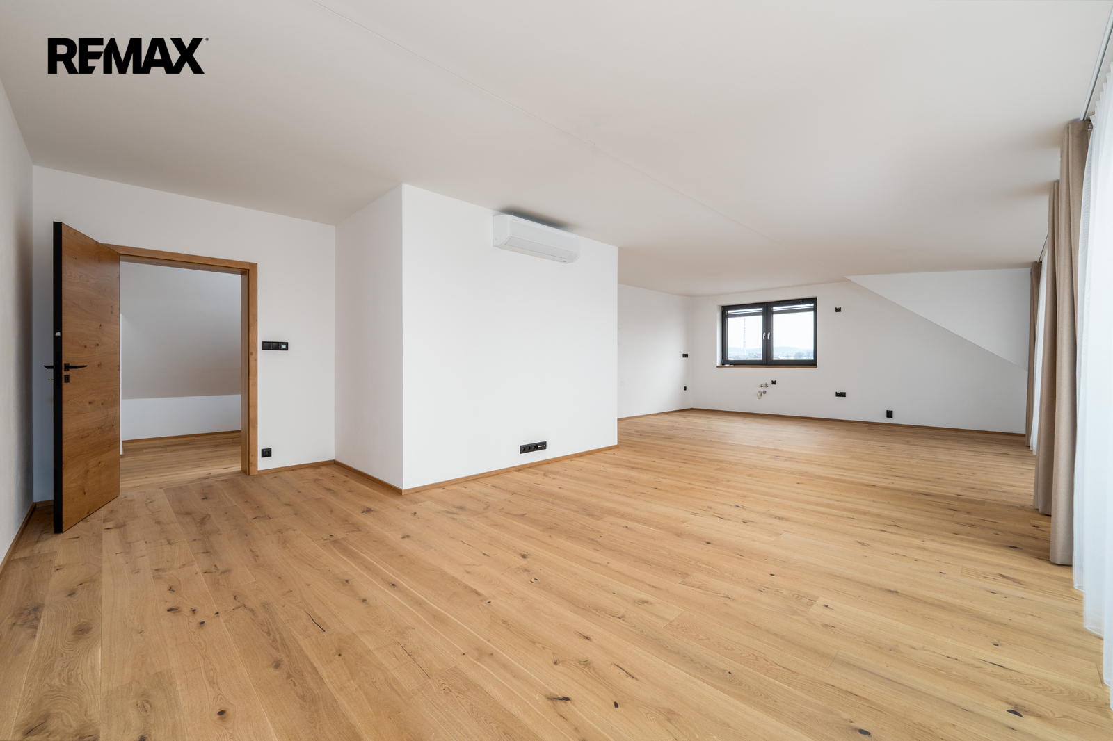 Okno z kuchyně na východ