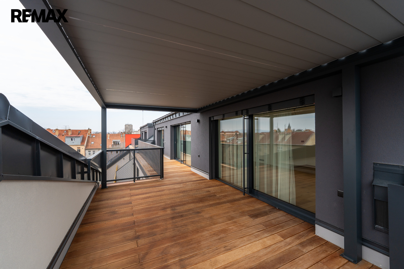 Monoklimatická pergola, HS portály s venkovními žaluziemi