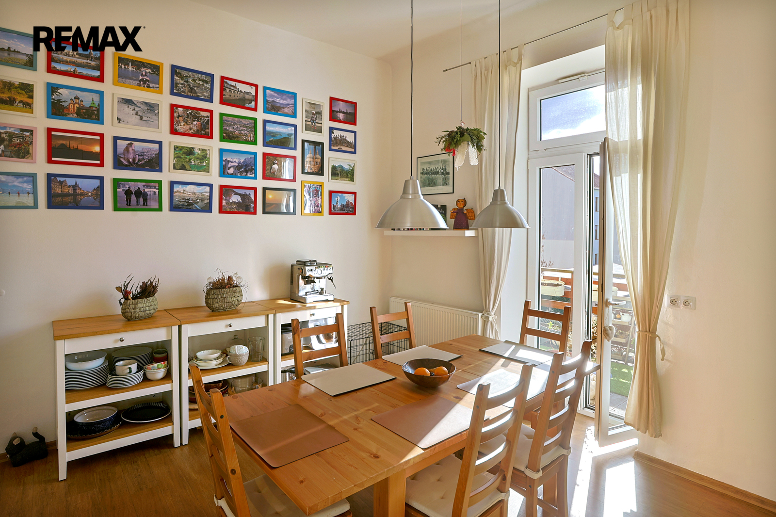 Kuchyně se vstupem na terasu