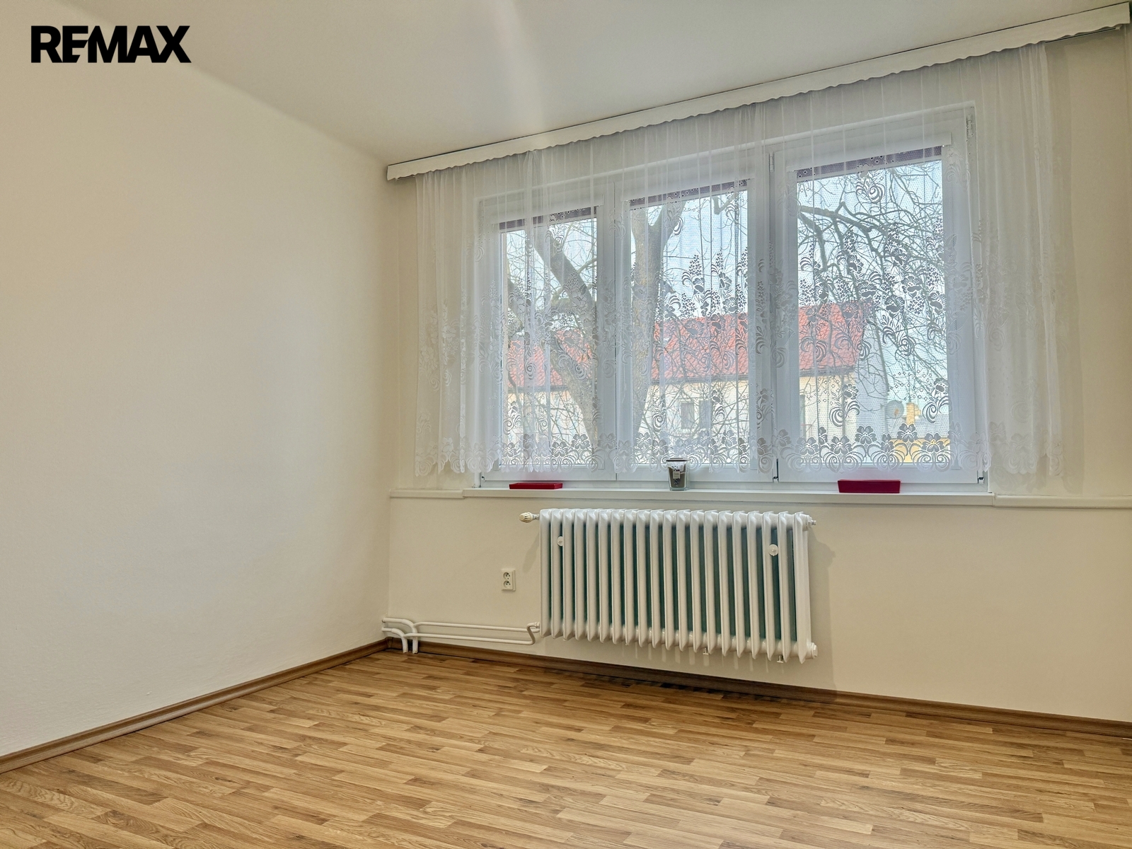 1. neprůchozí pokoj