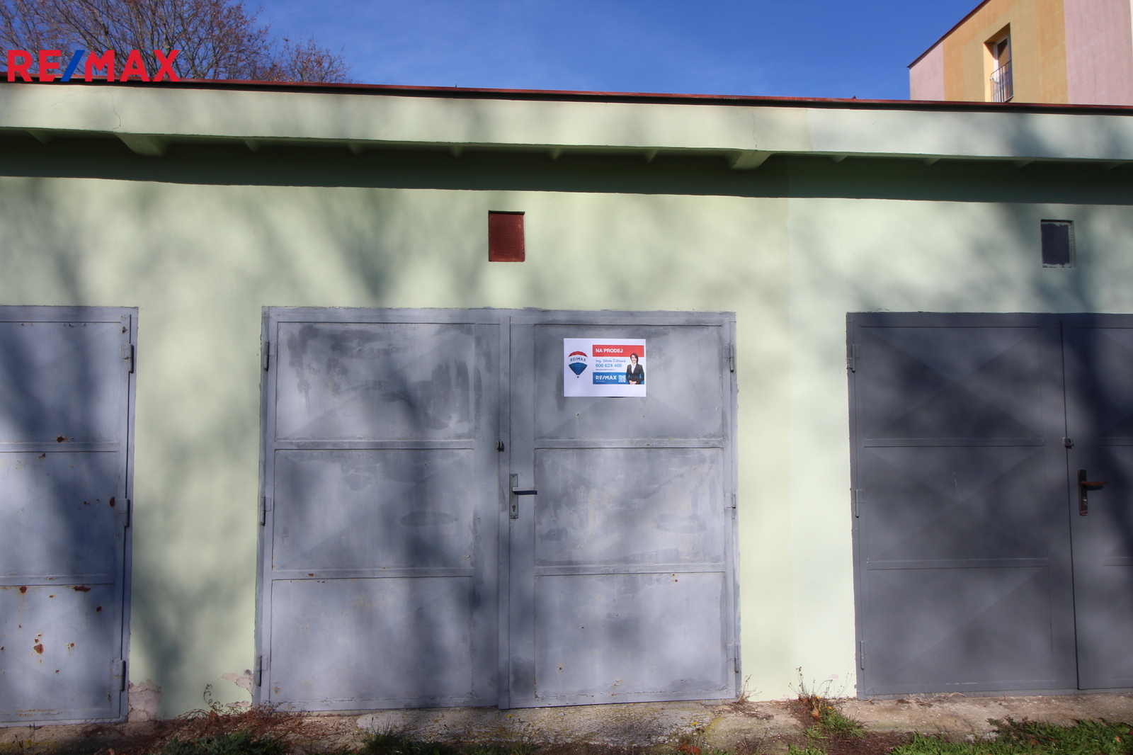 garáž s železobetonovým stropem