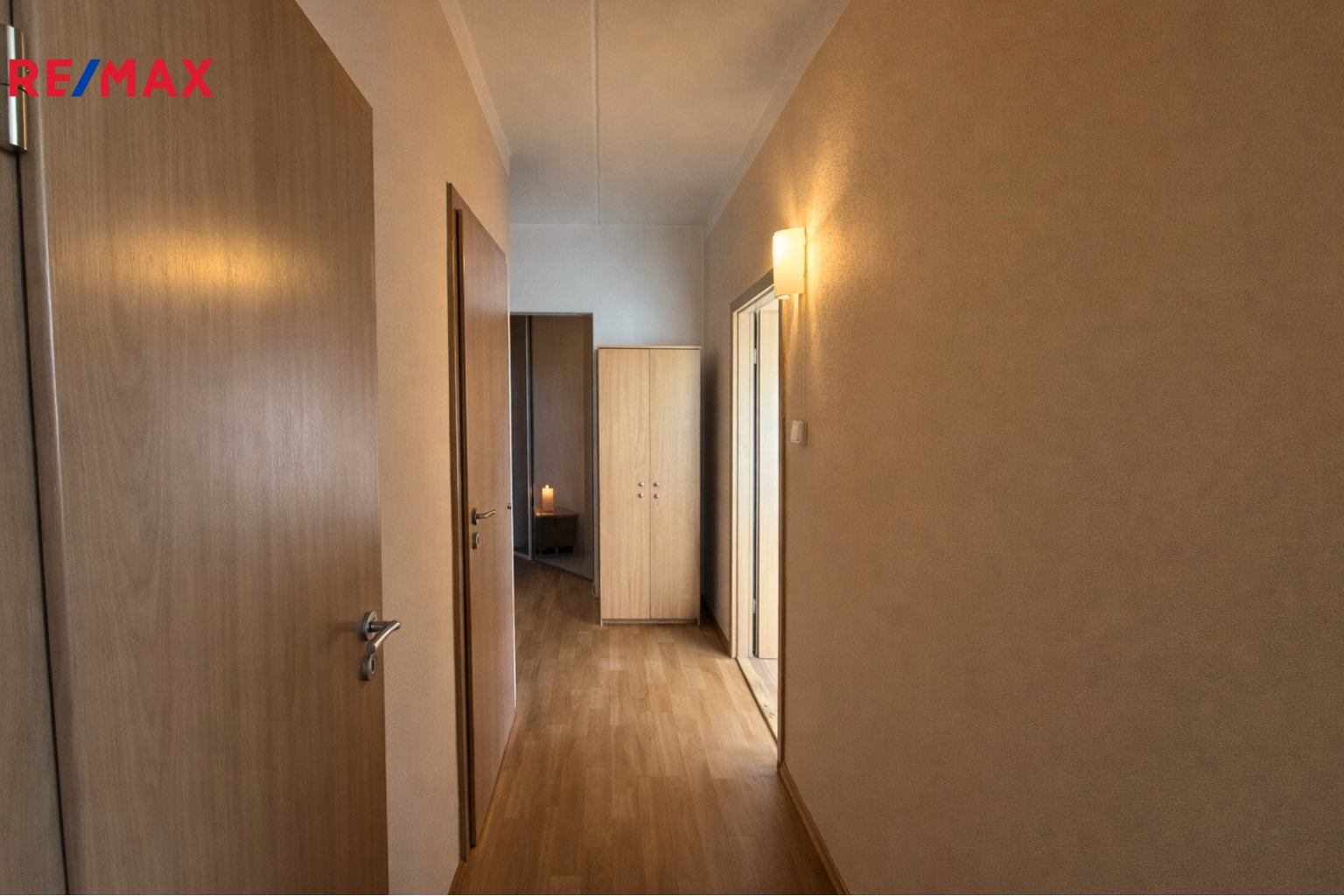 chodba s úložnými prostory