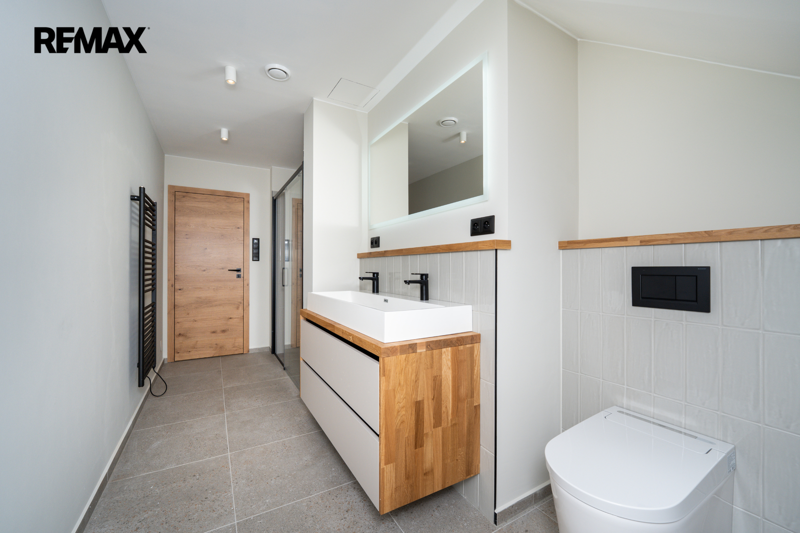 Samostatná koupelna u pokojů