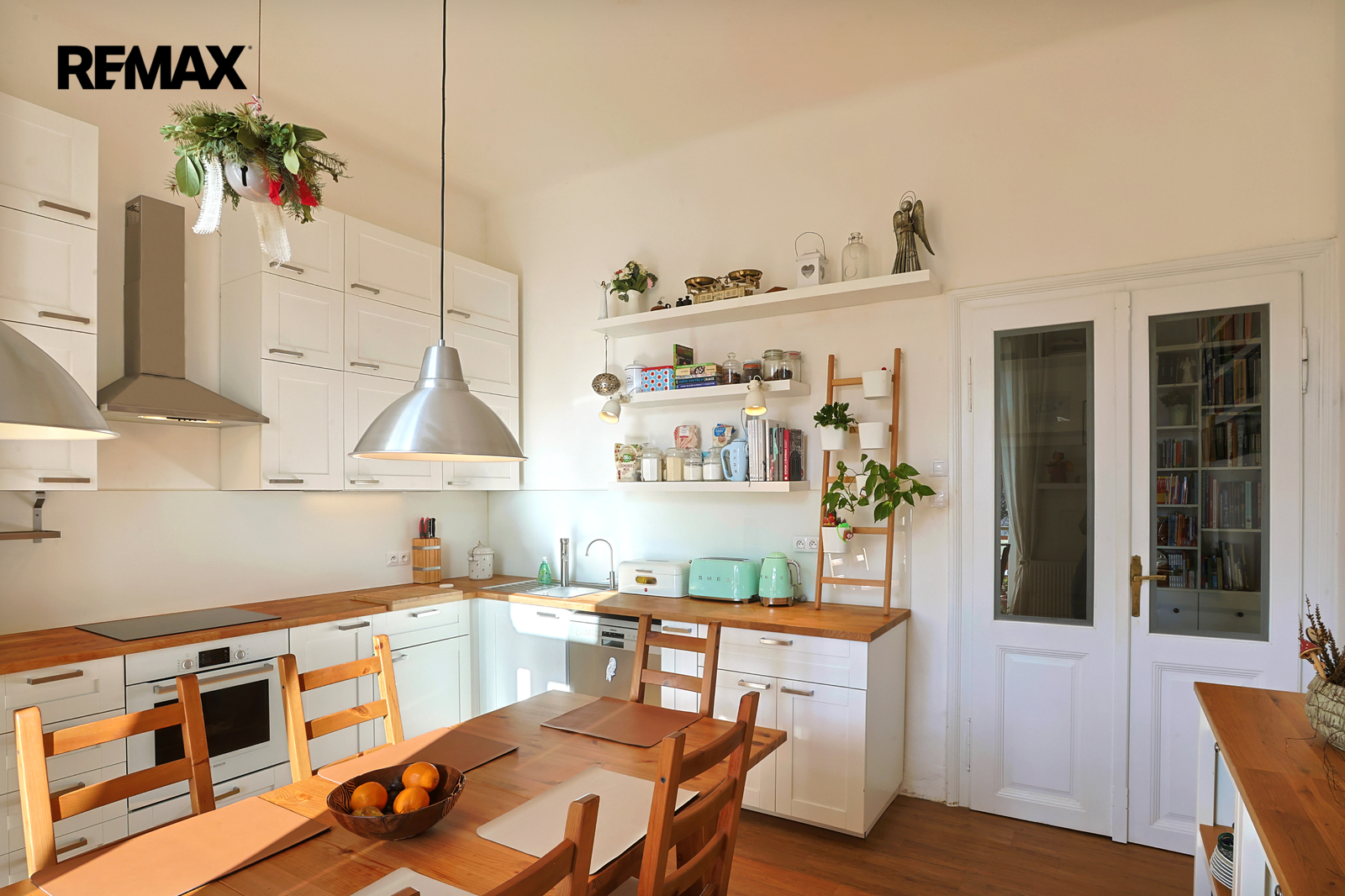 Kuchyně se vstupem na terasu