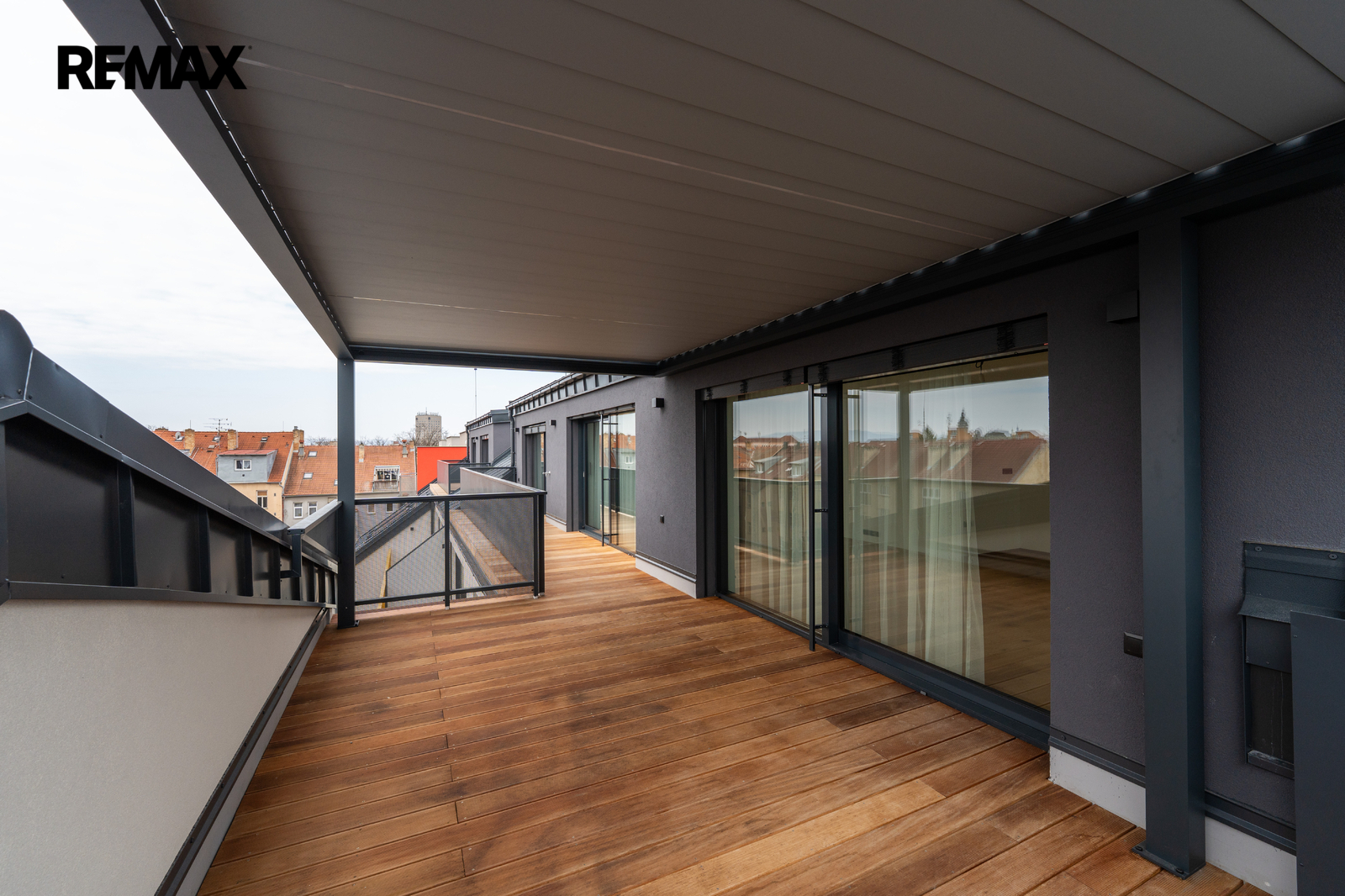 Monoklimatická pergola, HS portály s venkovními žaluziemi