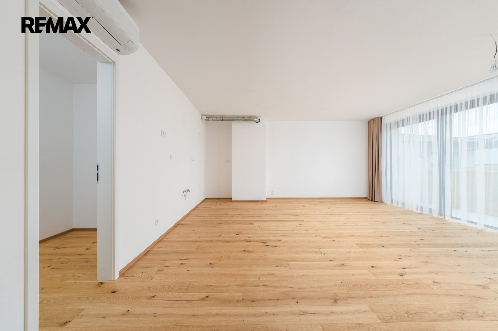 Obytná místnost + kk