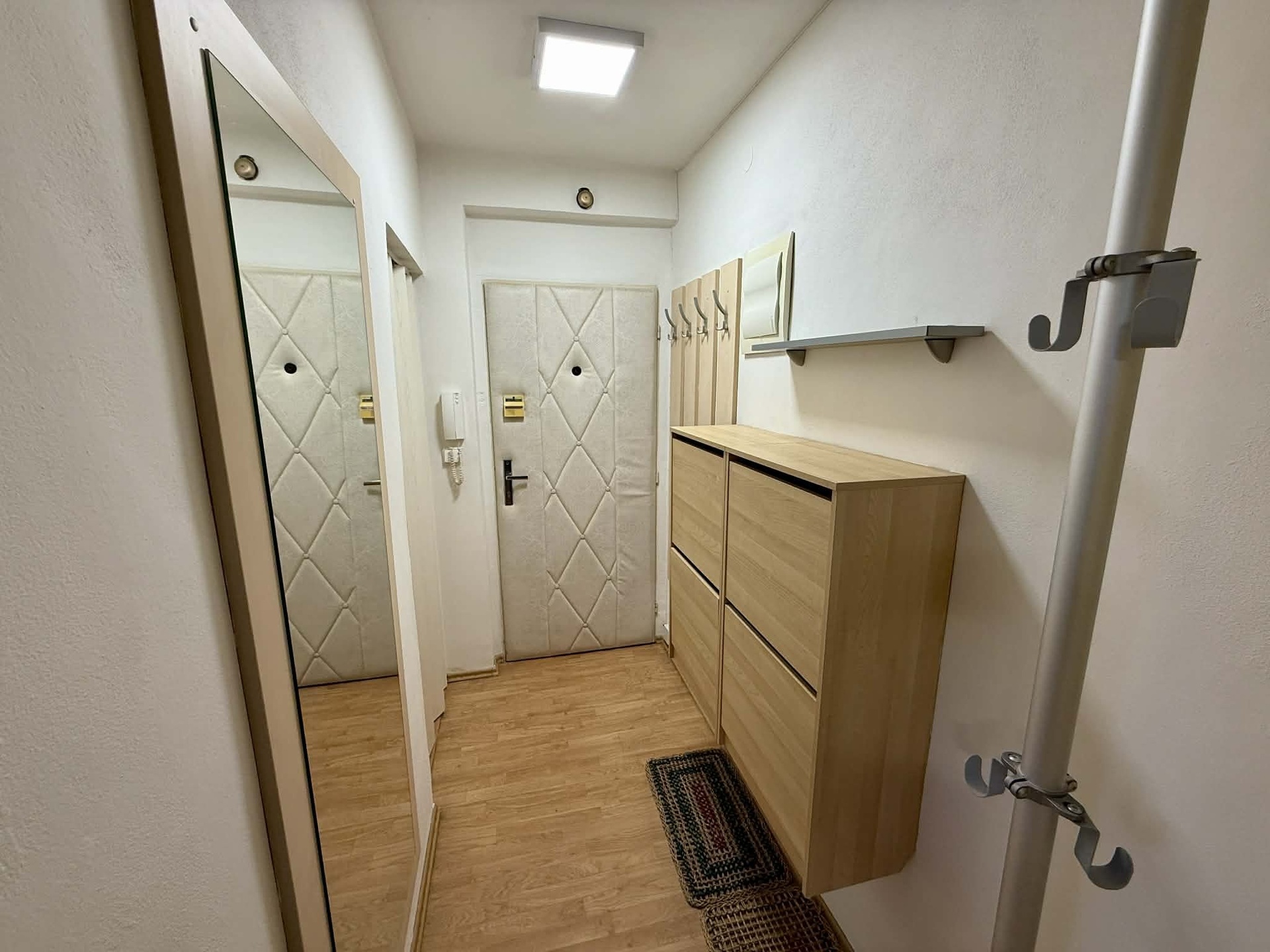 7e1723e6-8201-4c8e-b562-01d1d342d690