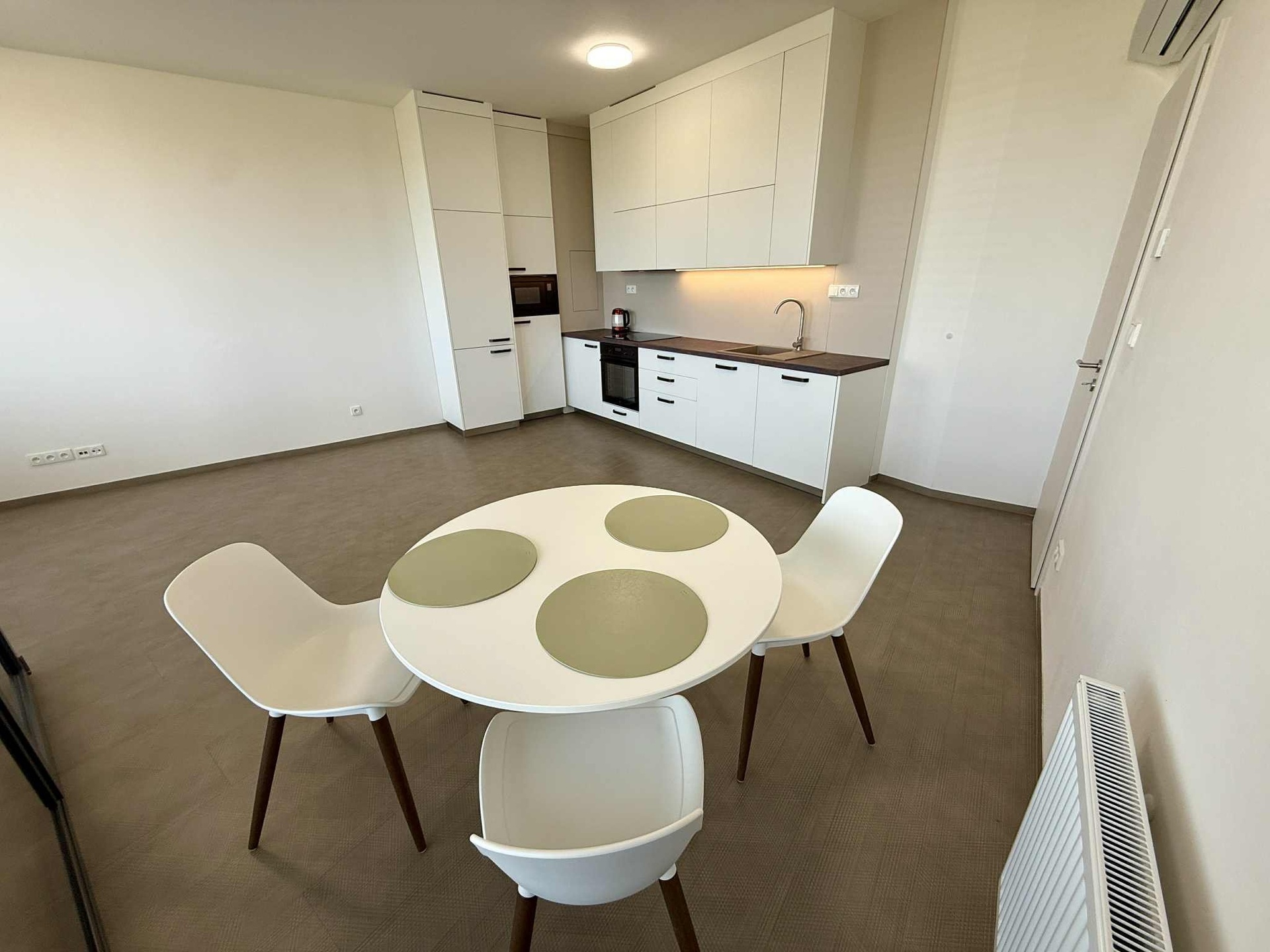 50c4bb95-b14d-403e-9c83-a807b1e040cb