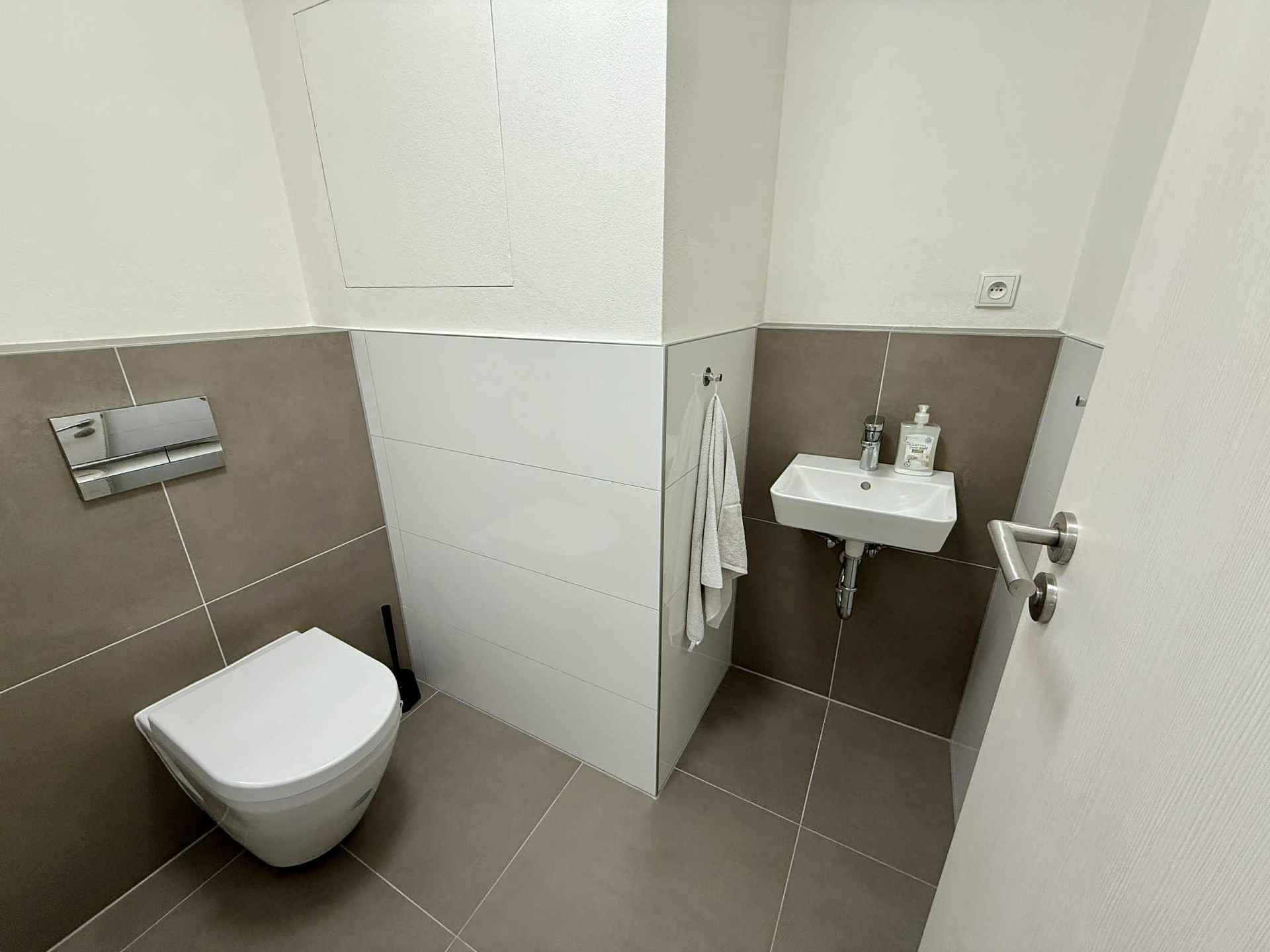 9709ee5c-4f54-41e5-b696-e7ff04e23540