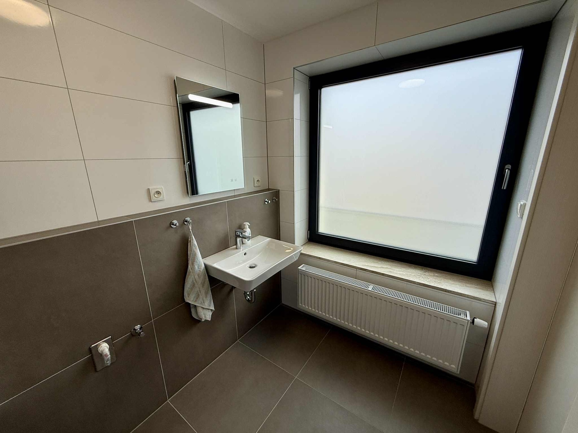 dfc737af-4033-4b1a-8d4d-7d99d52d0918