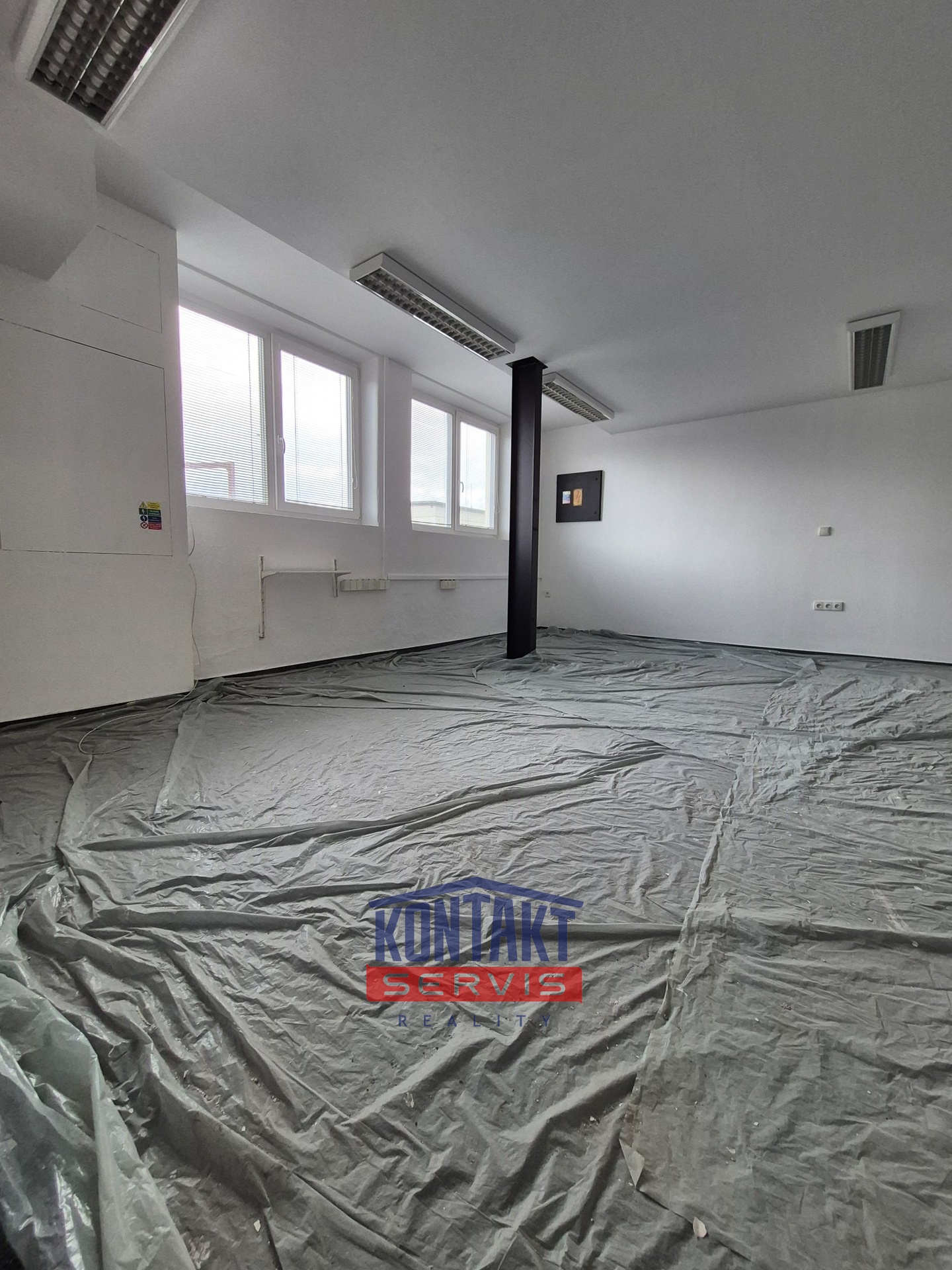 20251030_100456_resized