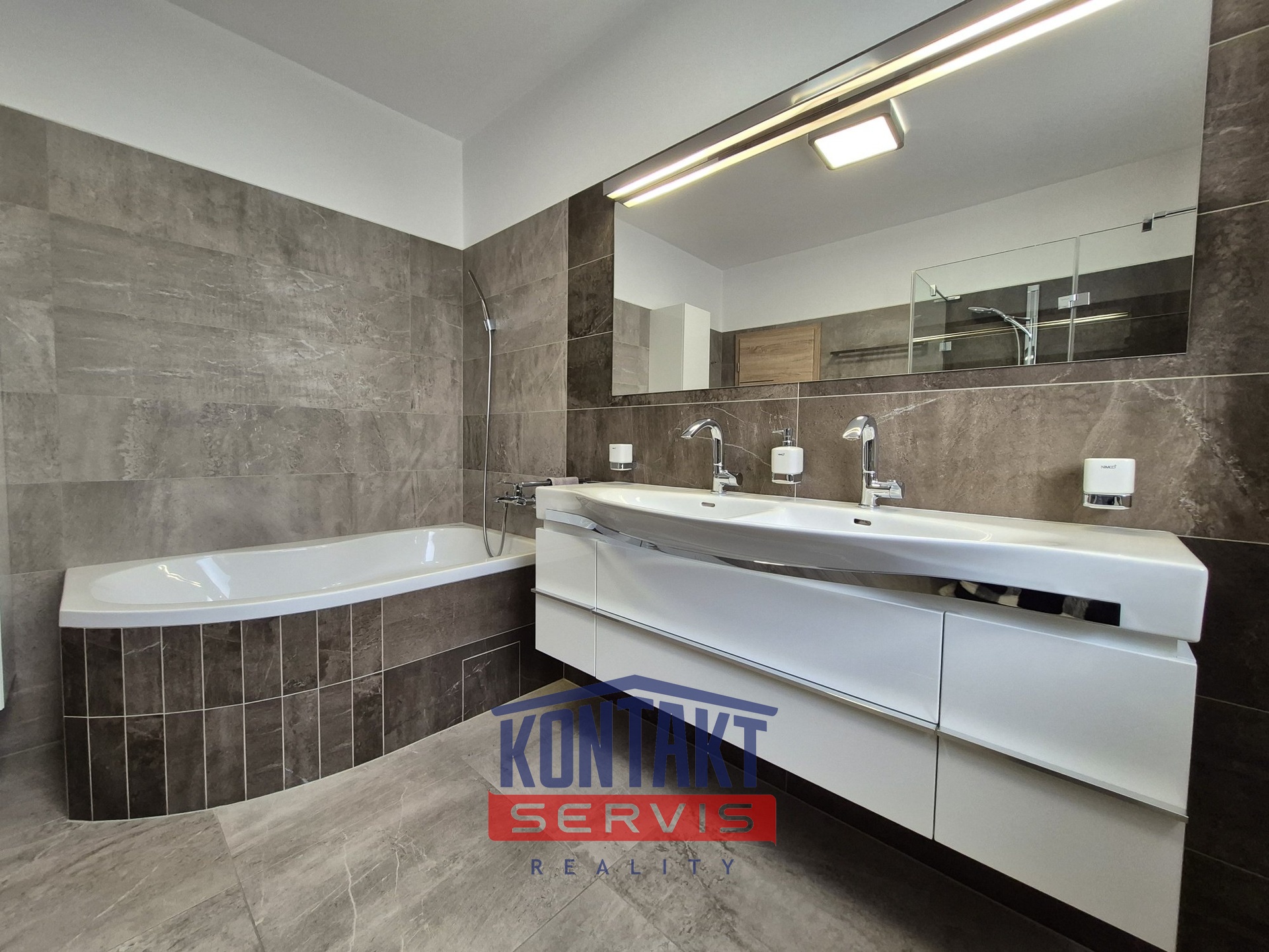 20251118_104111_resized