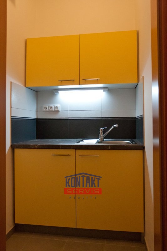 kancelar1_007