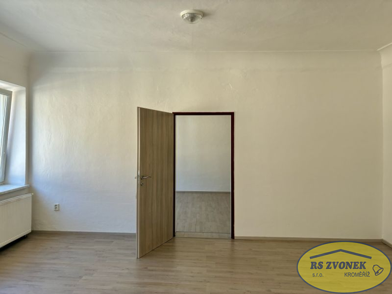 Pronájem cihlového bytu 2+kk, 63 m2, centrum, Šter