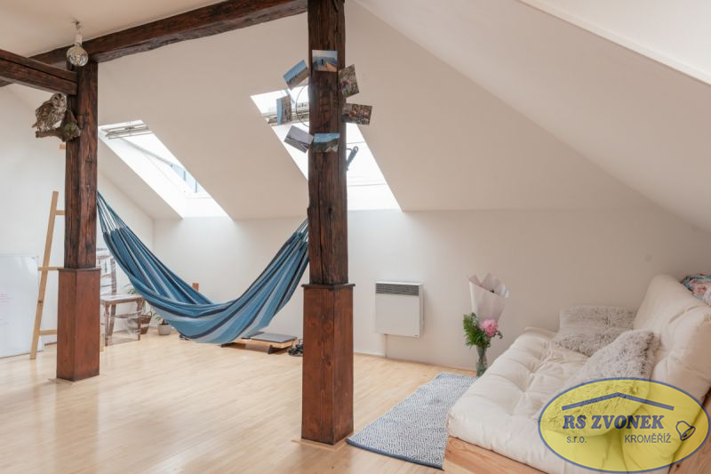 Pronájem podkrovního bytu 1+kk, 32 m², Šternberk