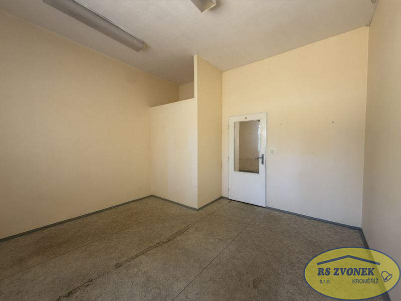 Pronájem kanceláře (14,50 m2) Vejvanovského, Kromě
