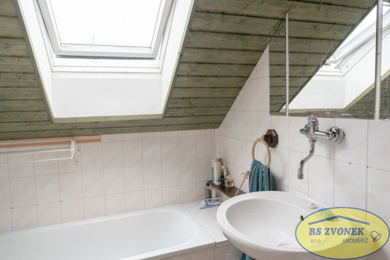 Pronájem podkrovního bytu 1+kk, 32 m², Šternberk