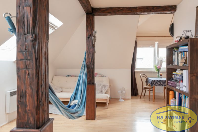 Pronájem podkrovního bytu 1+kk, 32 m², Šternberk