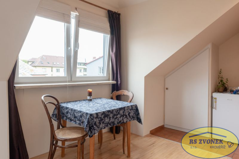 Pronájem podkrovního bytu 1+kk, 32 m², Šternberk
