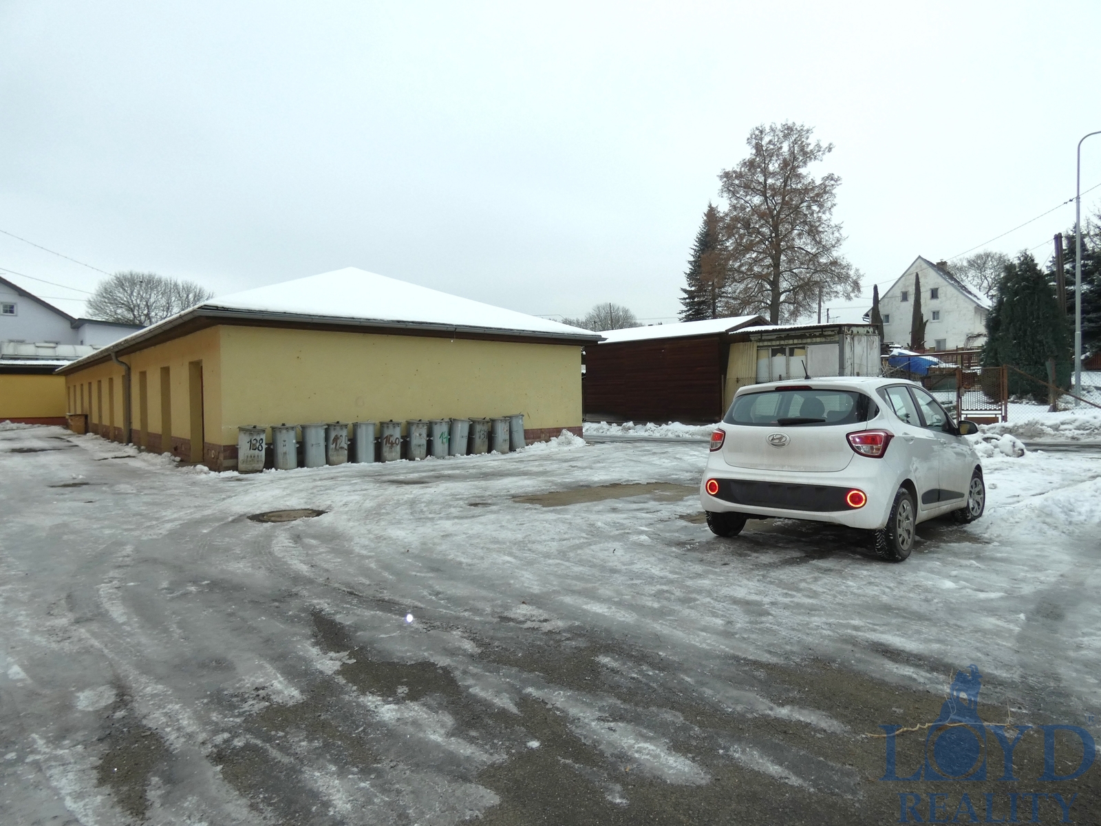 parkoviště za domem