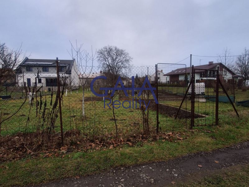 Pronájem zahrady se zahradní kůlnou 