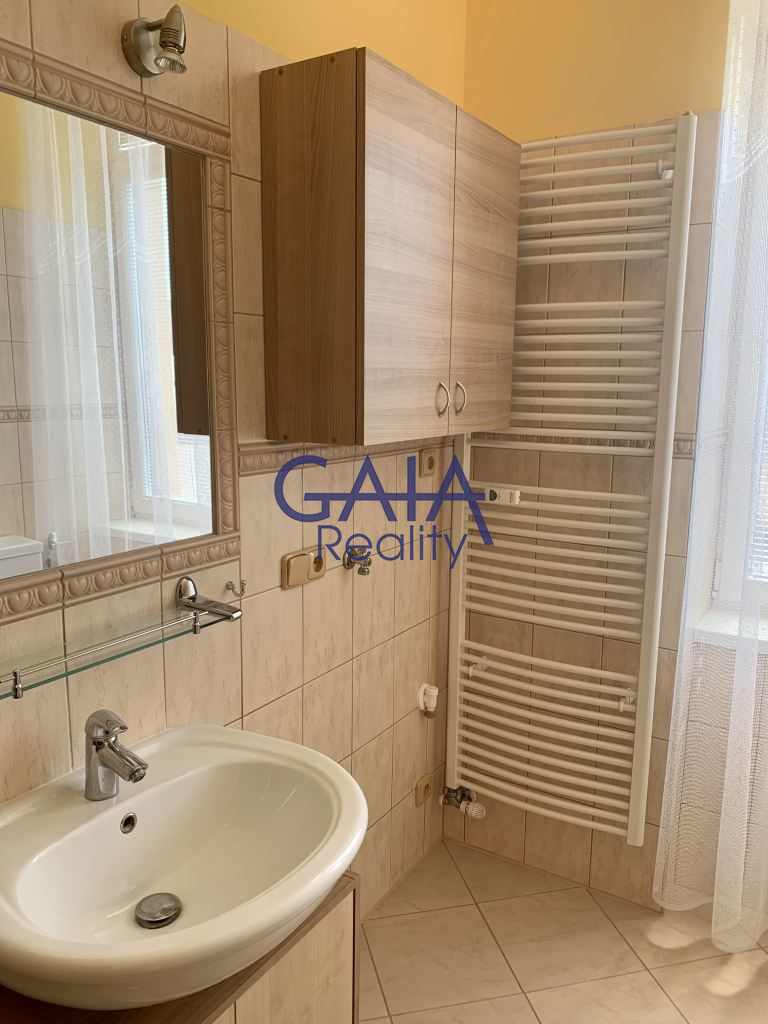 Pronájem bytu 2+kk s parkovacím místem