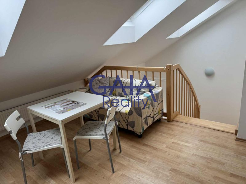 Pronájem hezkého podkrovního bytu 3+kk, 70 m²