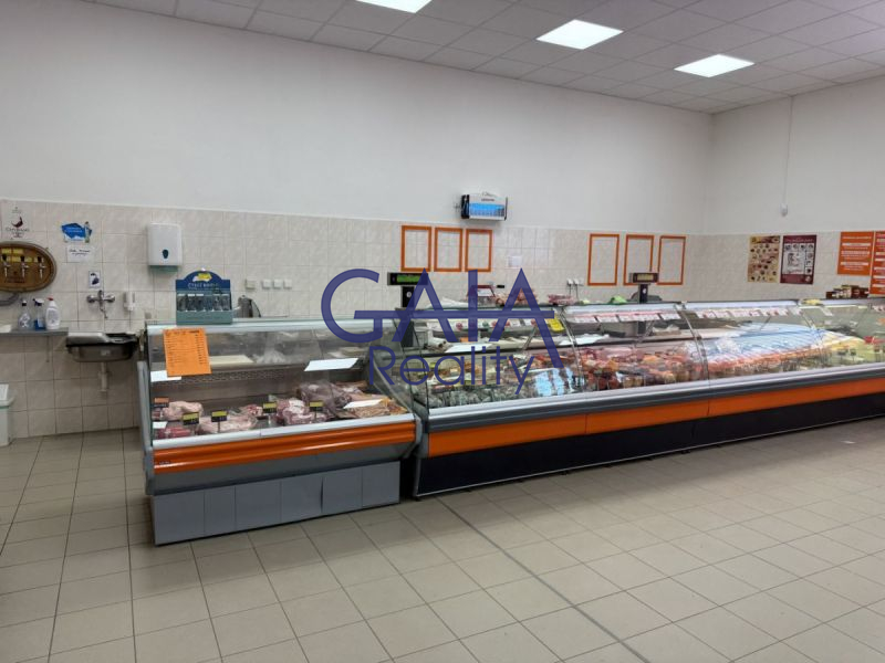 Komerční objekt po rekonstrukci s fotovoltaikou 