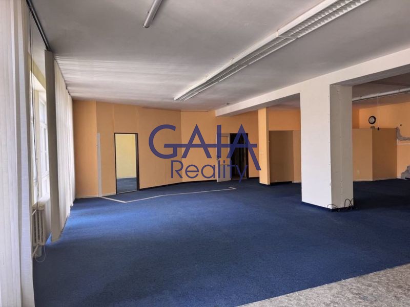 Vhodné prostory pro Vaše podnikání 180 m² v centru města