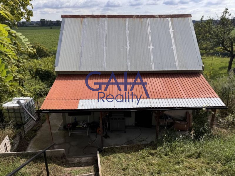 Prodej krásné zahrady s chatou ideální pro odpočin