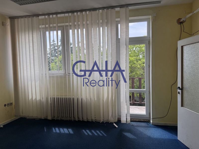 Vhodné prostory pro Vaše podnikání 180 m² v centru města
