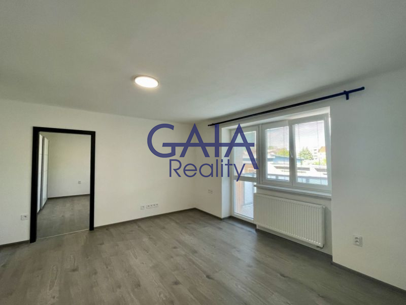 Pronájem bytu 2+1 s lodžií ve Bzenci