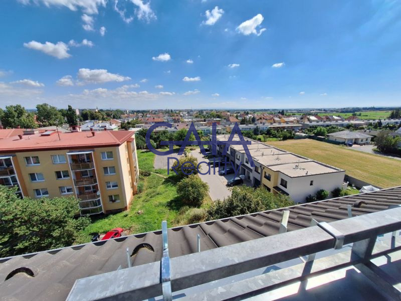 Pronájem bytu 1+kk, 46 m&sup2; s balkonem – Prostě