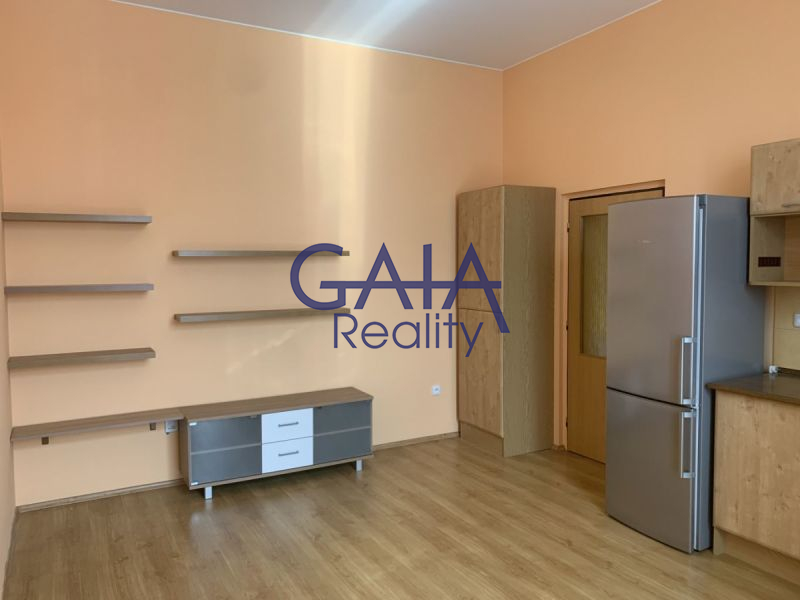 Pronájem bytu 2+kk s parkovacím místem