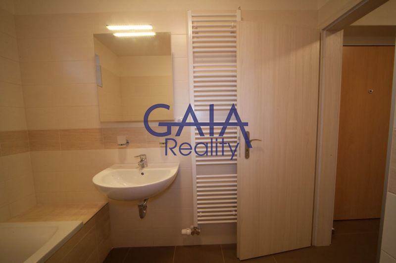 Moderní byt 2+kk s lodžií a pěkným výhledem 