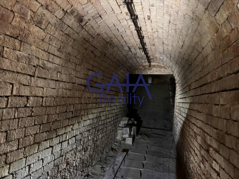 Prodej vinného sklepa s krásným kvelbem a zahradou