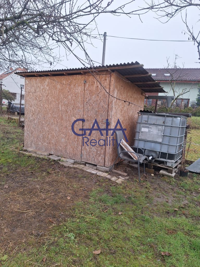 Pronájem zahrady se zahradní kůlnou 