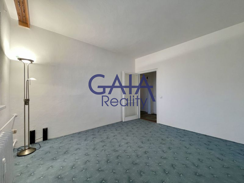 Pronájem bytu 3+1 s balkonem blízko centra města