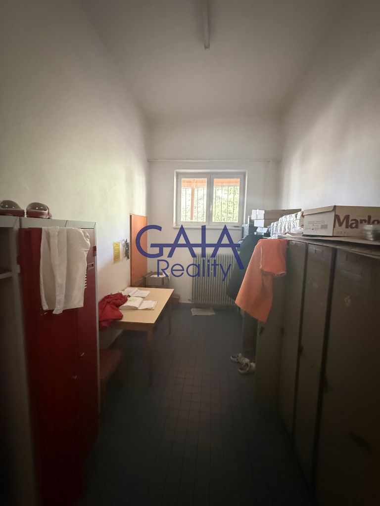 Komerční objekt po rekonstrukci s fotovoltaikou 