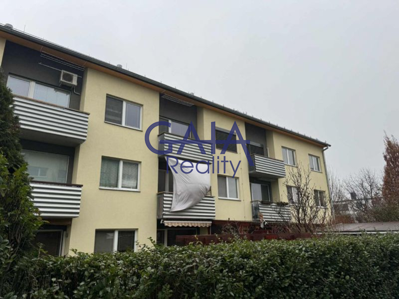 Pronájem hezkého podkrovního bytu 3+kk, 70 m²