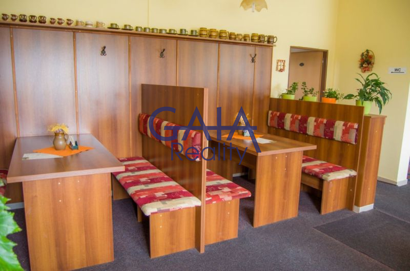 Pronájem zavedené Vinárny s ubytováním u Baťova kanálu