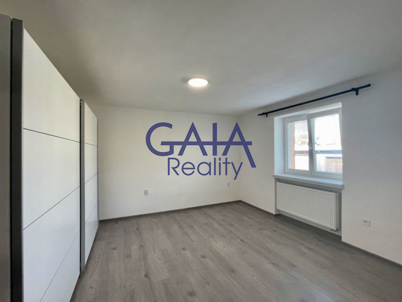 Pronájem bytu 2+1 s lodžií ve Bzenci